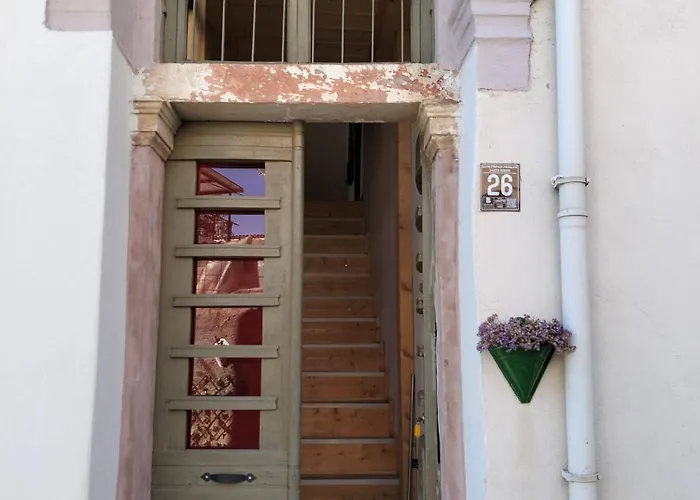 Latibule Adahan Ayvalı